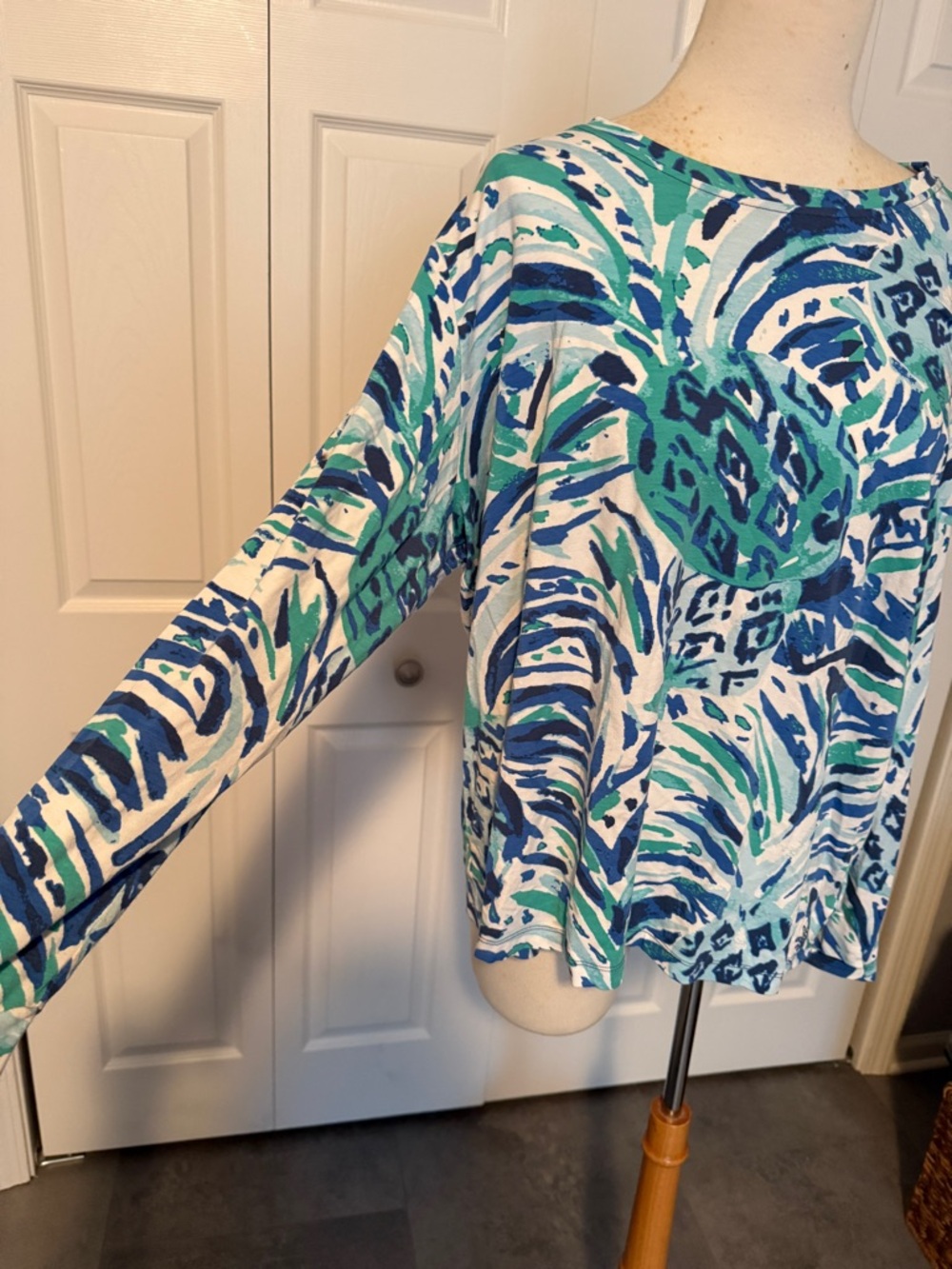 Women’s Long Sleeve Printed Tee in Teal & Blue